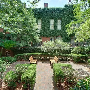 charm-on-liberty.top-hotels-in-savannah.com/
